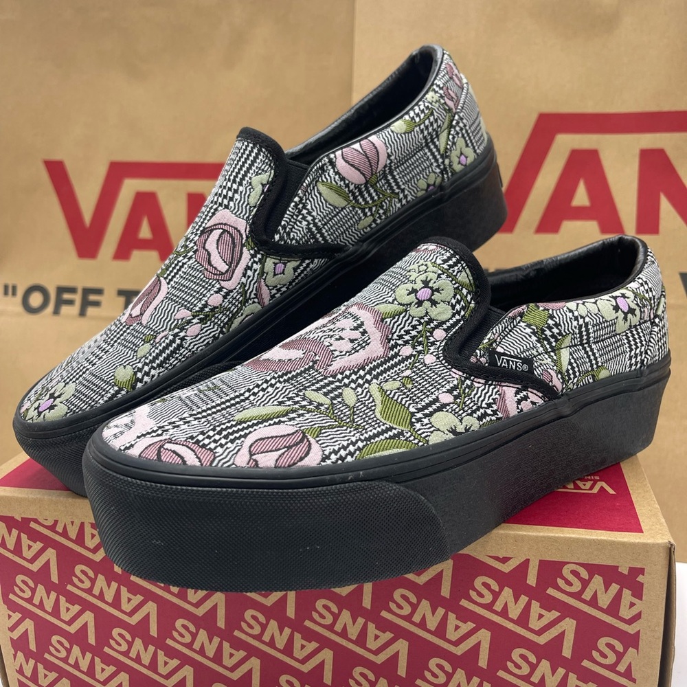 Vans WMNS Classic Slip-On Stackform Platform Sneakers 
Tapestry Floral Black - Picture 12 of 16